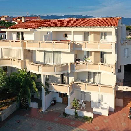 Apartments Tomy Novalja Exterior photo