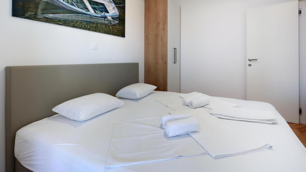 Apartments Tomy Novalja Exterior photo