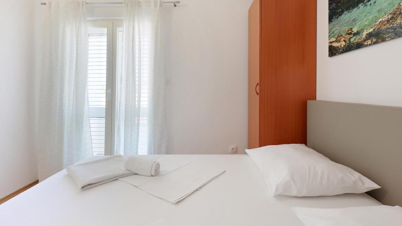 Apartments Tomy Novalja Exterior photo