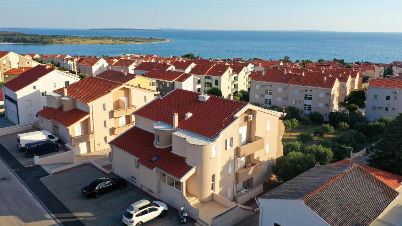 Apartments Tomy Novalja Exterior photo