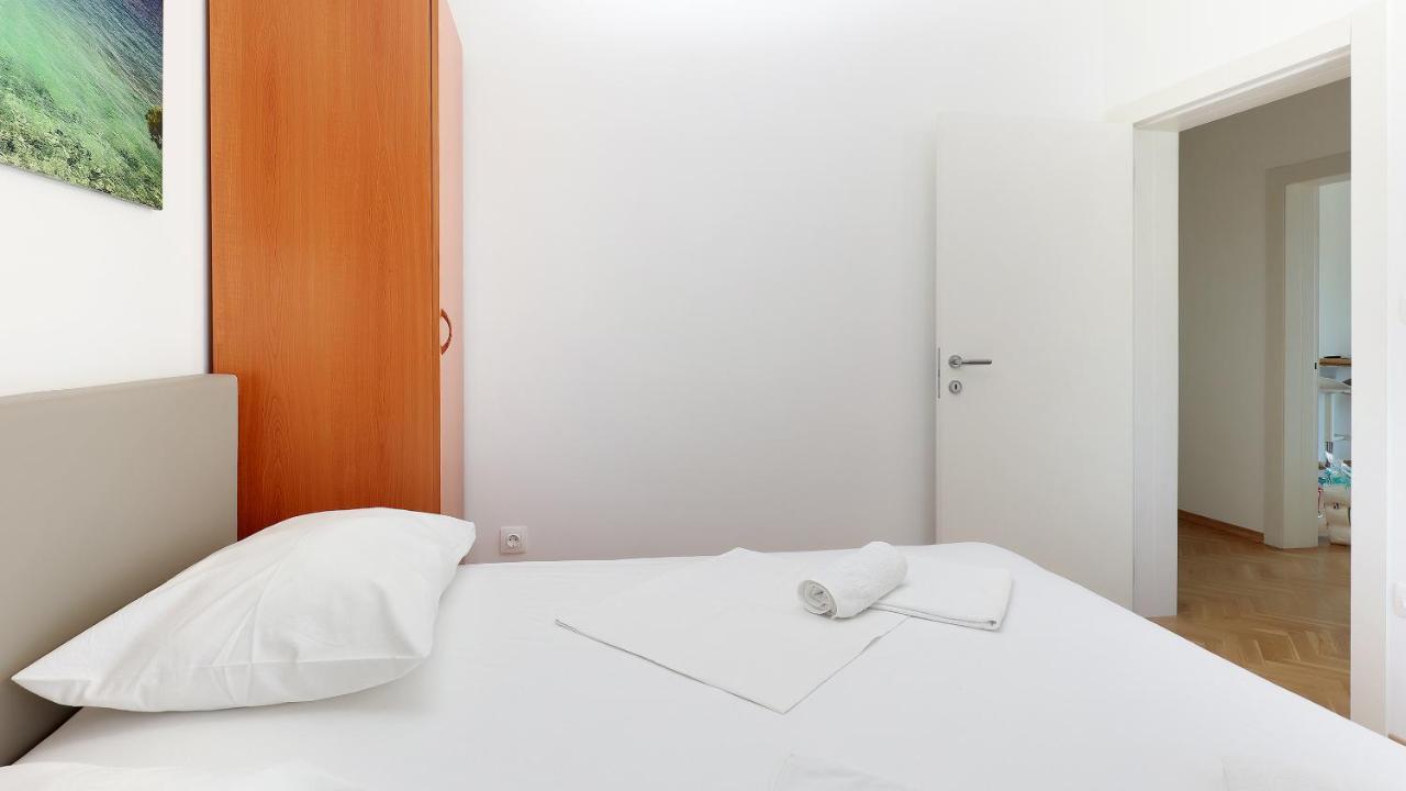 Apartments Tomy Novalja Exterior photo