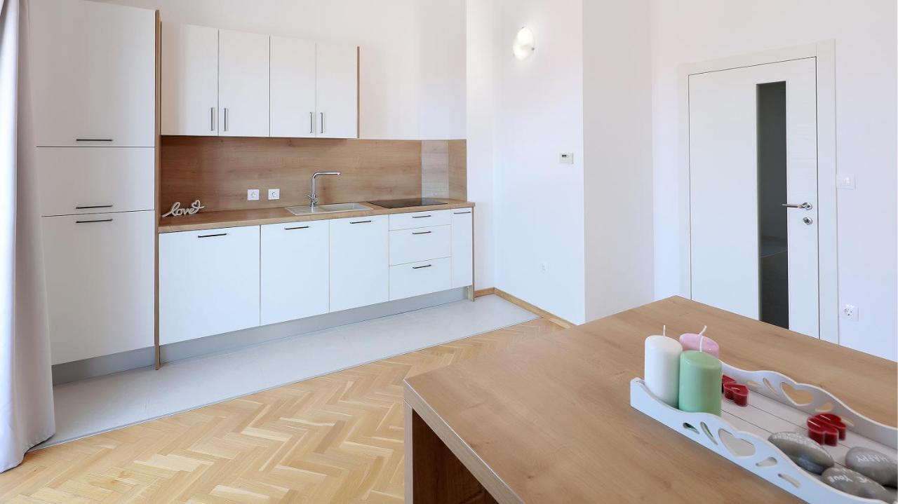 Apartments Tomy Novalja Exterior photo