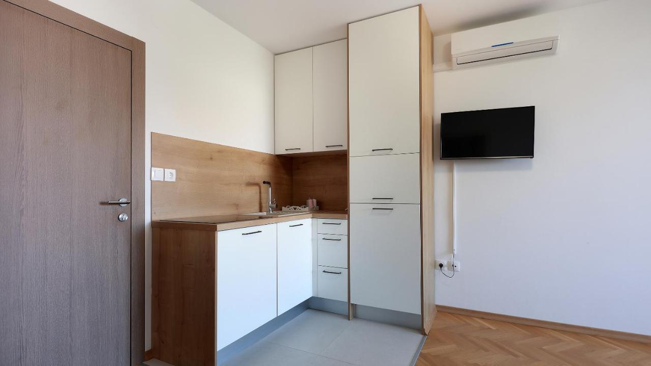 Apartments Tomy Novalja Exterior photo