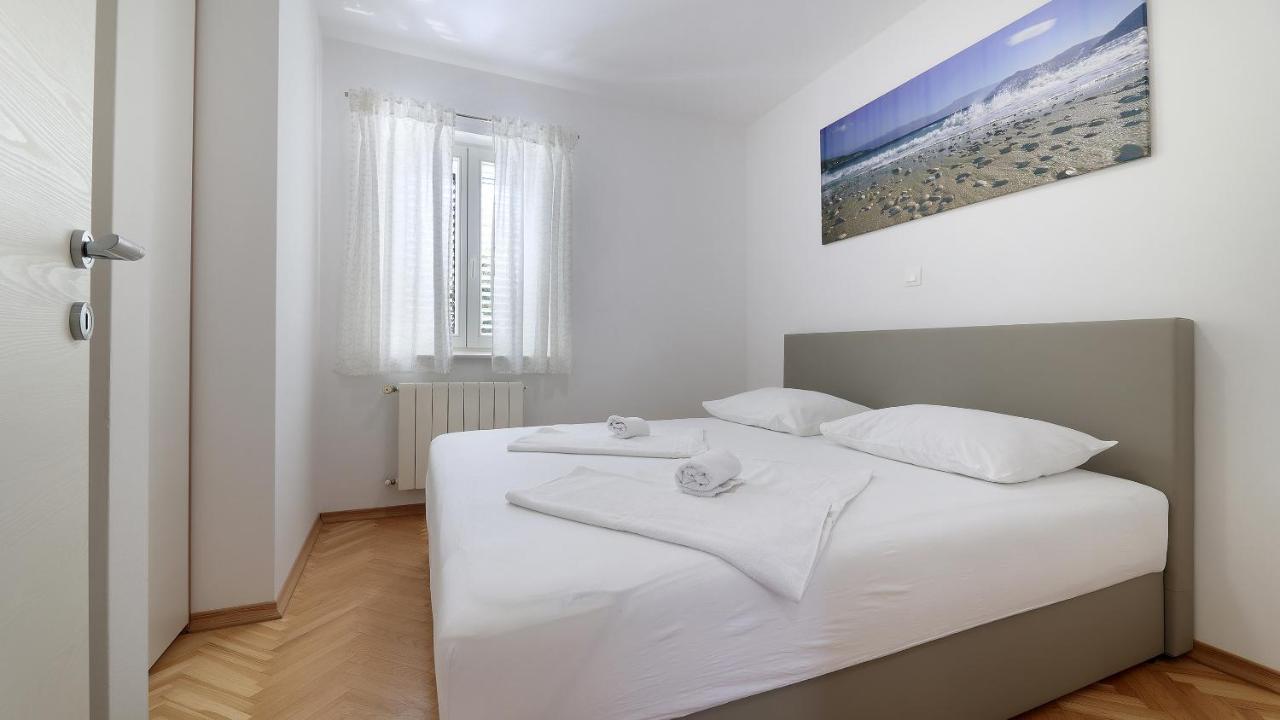 Apartments Tomy Novalja Exterior photo