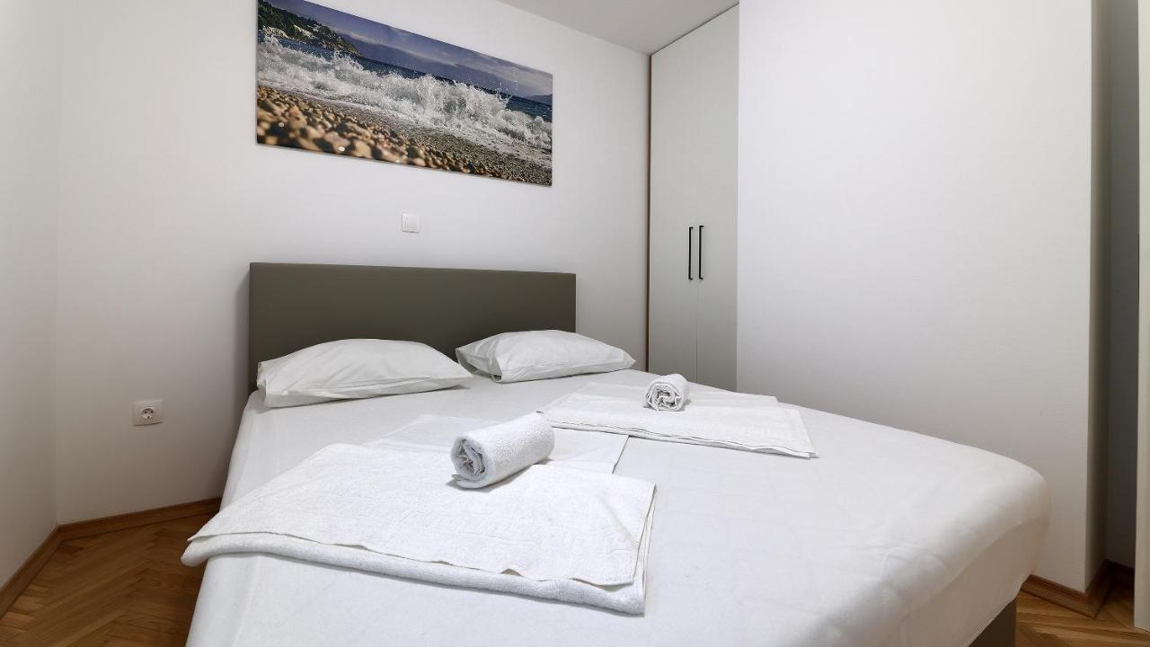Apartments Tomy Novalja Exterior photo