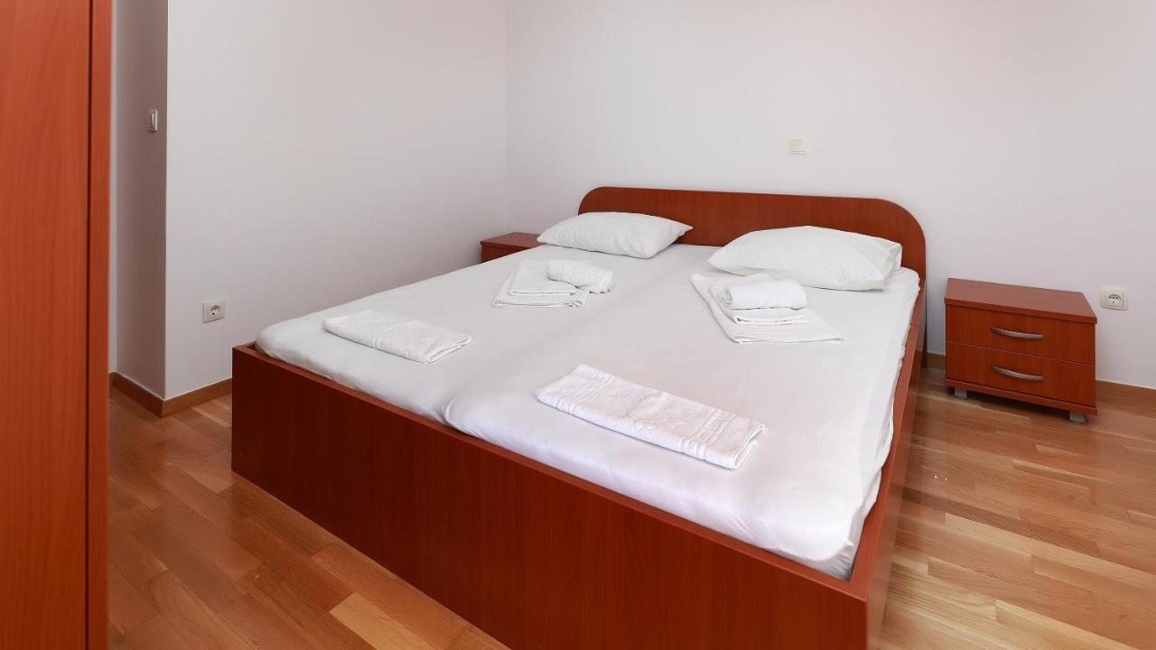 Apartments Tomy Novalja Exterior photo
