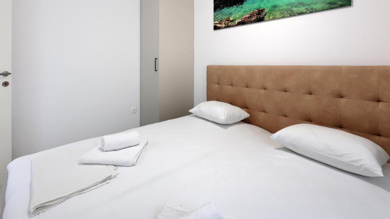 Apartments Tomy Novalja Exterior photo