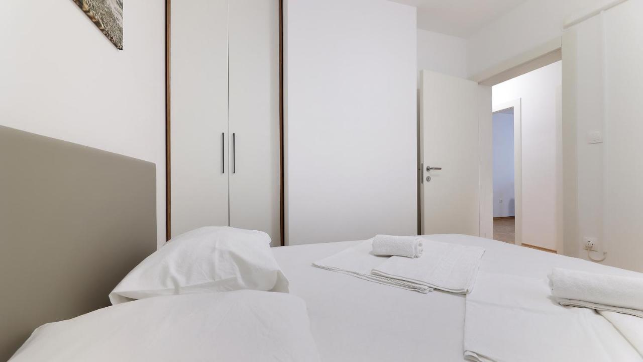 Apartments Tomy Novalja Exterior photo