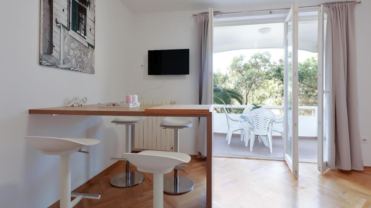 Apartments Tomy Novalja Exterior photo