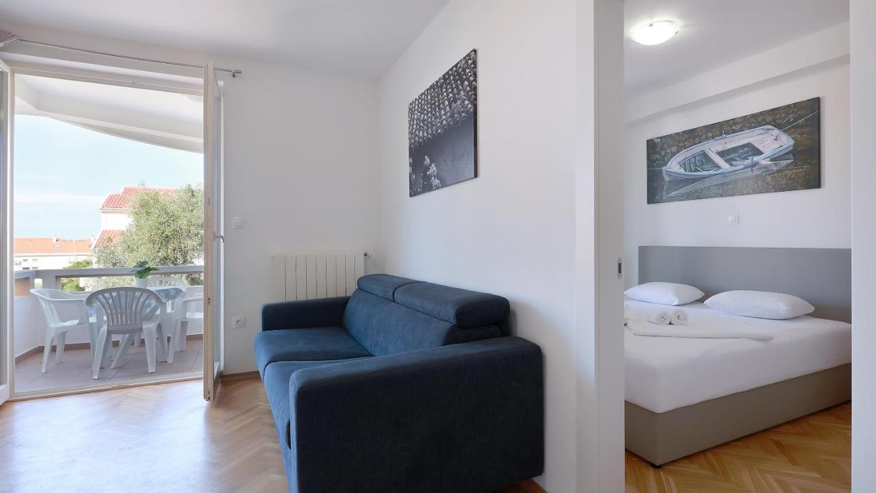 Apartments Tomy Novalja Exterior photo