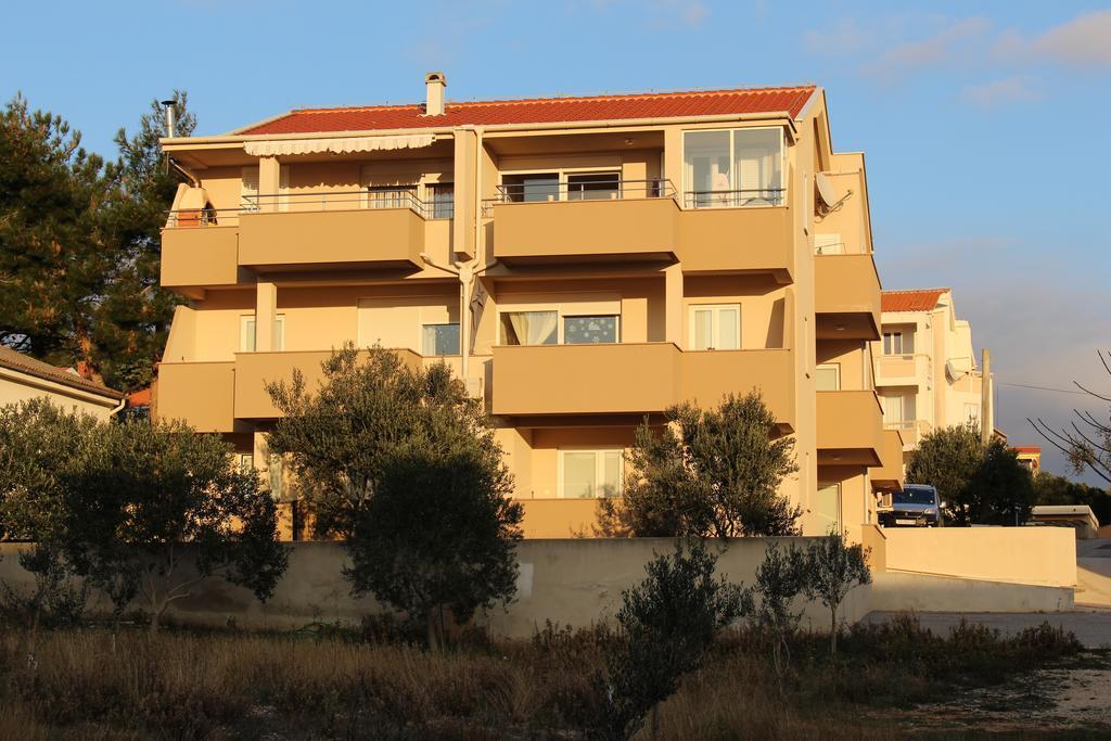 Apartments Tomy Novalja Exterior photo
